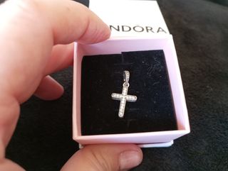 cruz de Pandora en plata 