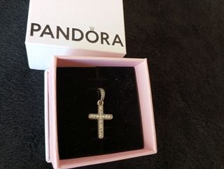 cruz de Pandora en plata 