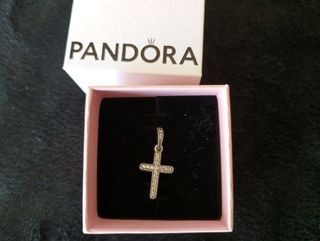 cruz de Pandora en plata 