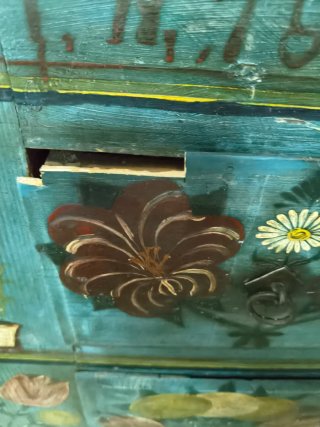 Mueble antiguo de esquina