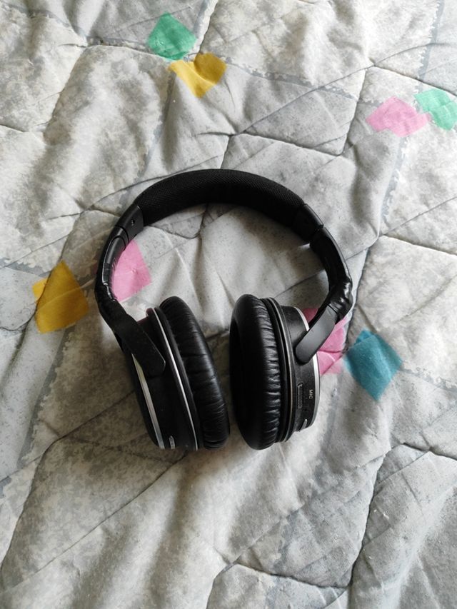 Auriculares inalámbricos negros