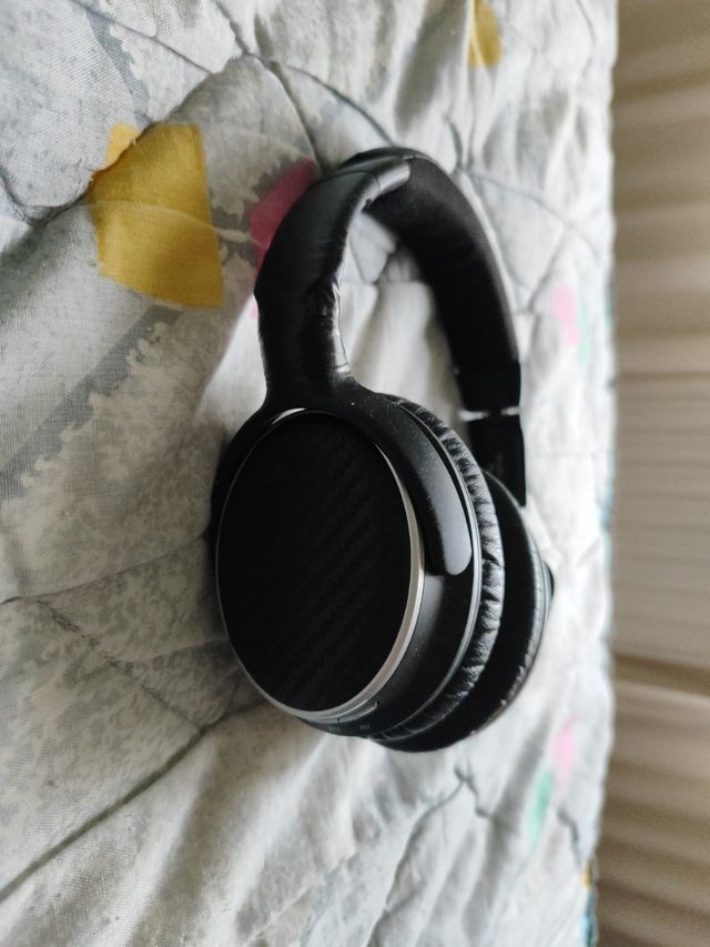 Auriculares inalámbricos negros