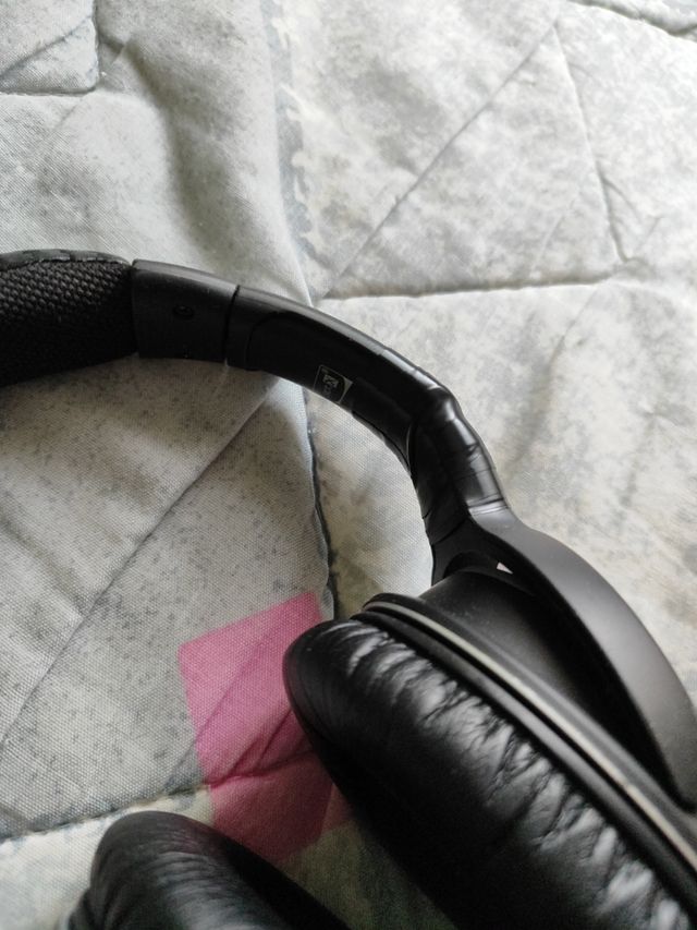 Auriculares inalámbricos negros