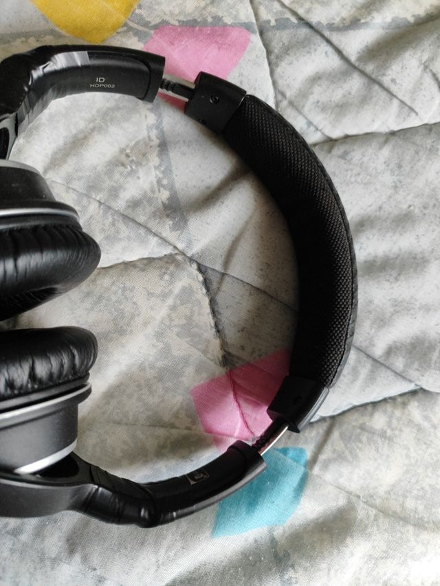 Auriculares inalámbricos negros