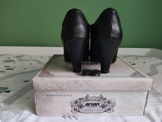 Zapato de tacón con cordones