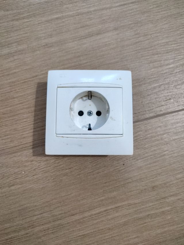 🧑‍🔧Mecanismos de enchufe e interruptor luz