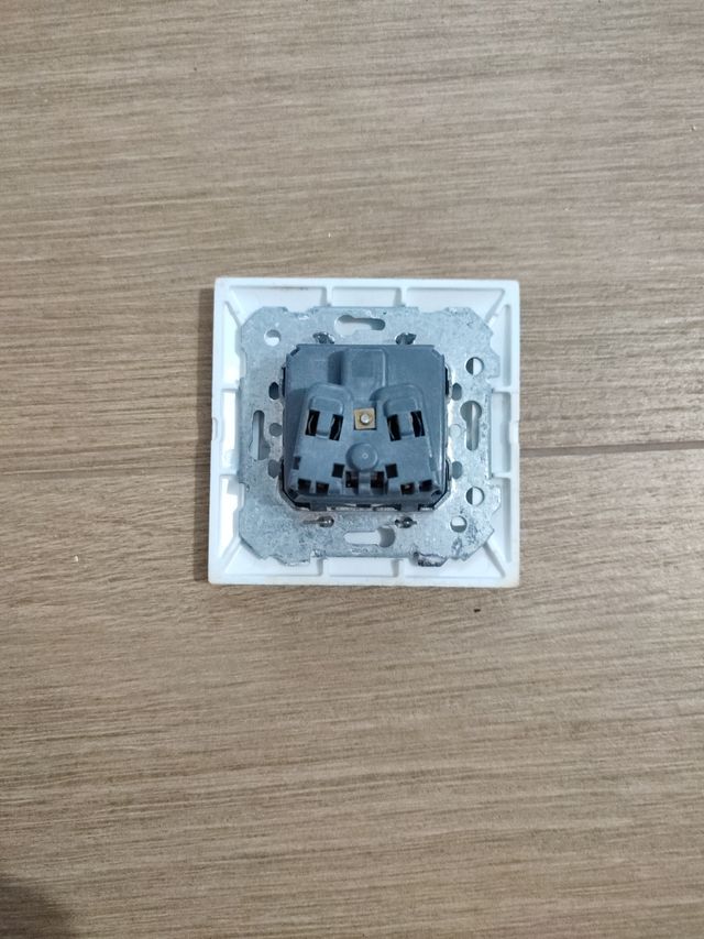 🧑‍🔧Mecanismos de enchufe e interruptor luz