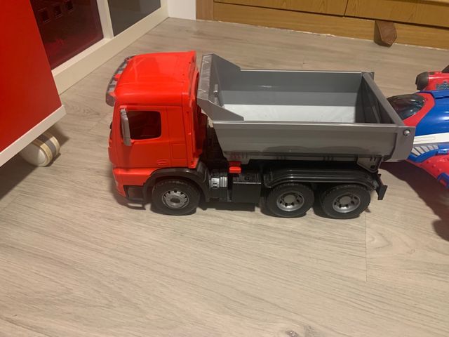 2 camiones y nave de spiderman