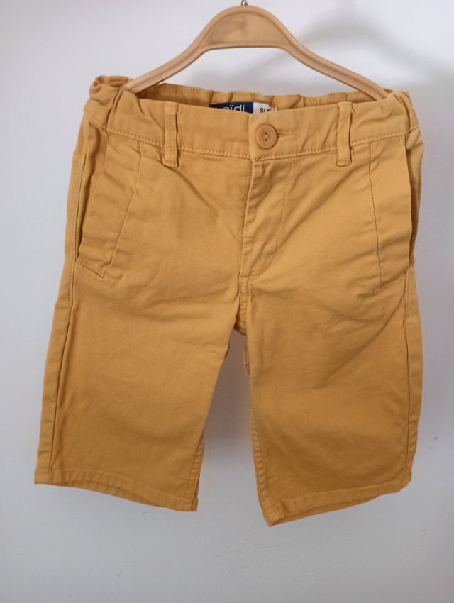 Bermudas niños  7 años mostaza okaidi 