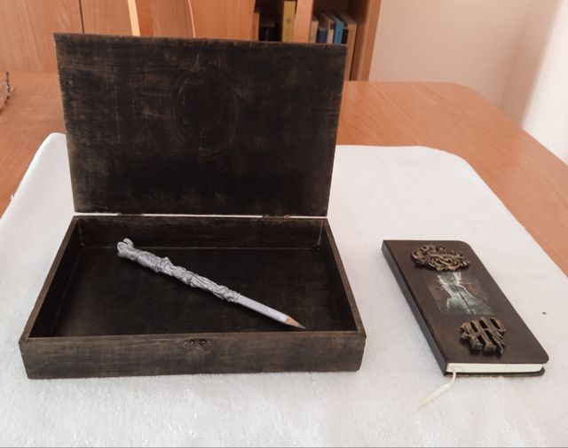 Caja ,varita y libreta de Harry Potter