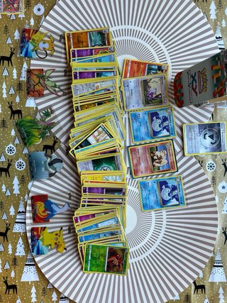 CAJA DE CARTAS POKEMON