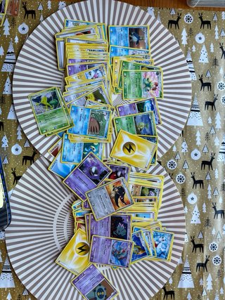 CAJA DE CARTAS POKEMON