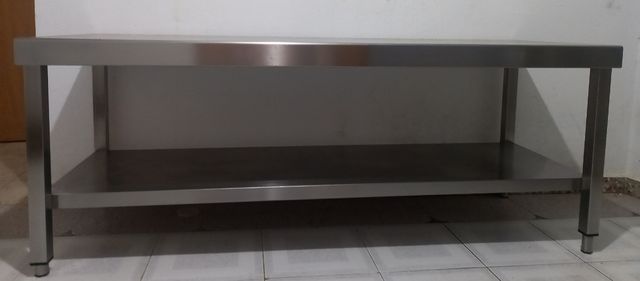 Mesa de acero inoxidable 
