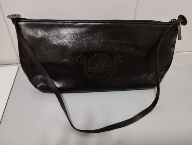 Bolso negro de piel