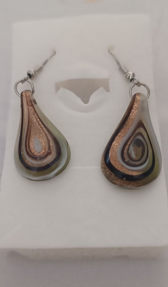 Conjunto de pendientes y collar