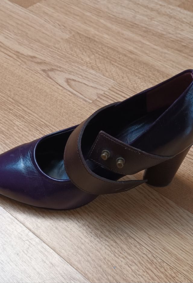 Zapatos tacón morados Bimba y Lola