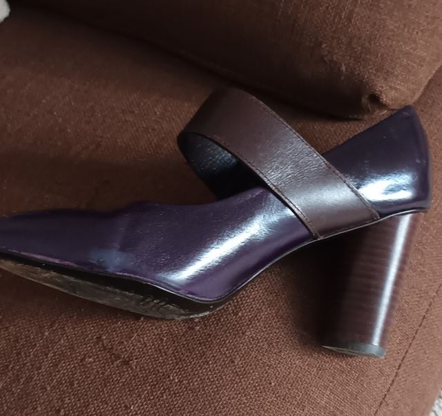 Zapatos tacón morados Bimba y Lola