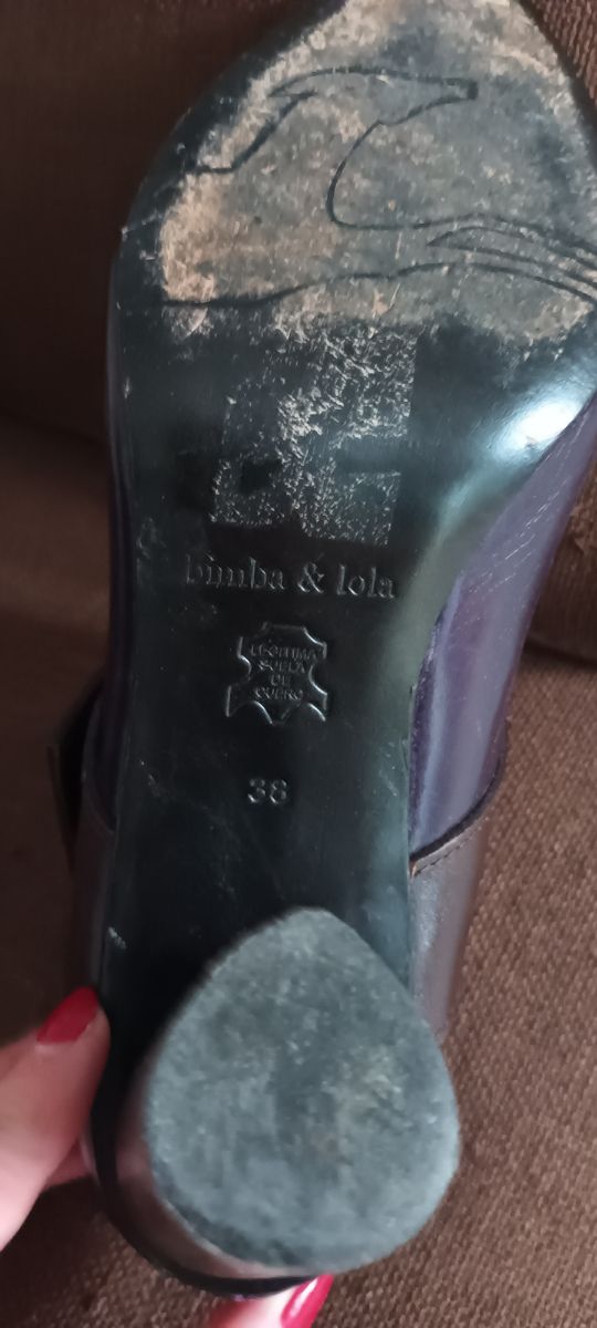 Zapatos tacón morados Bimba y Lola