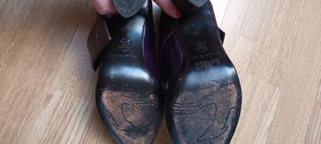 Zapatos tacón morados Bimba y Lola