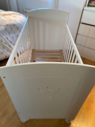 Cuna Micuna y colchón Ecus Care.