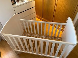 Cuna Micuna y colchón Ecus Care.