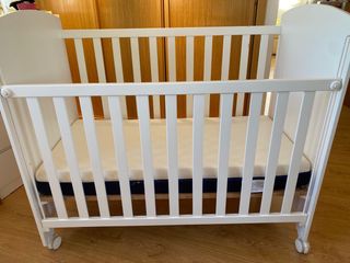 Cuna Micuna y colchón Ecus Care.