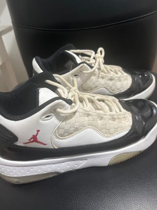 NIKE AIR JORDAN MAX AURA