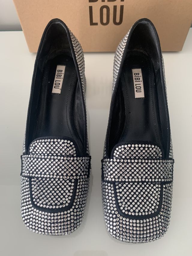 Mocasines plata con pedrería. Talla 38