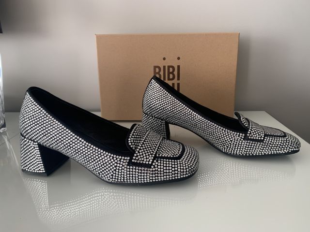 Mocasines plata con pedrería. Talla 38