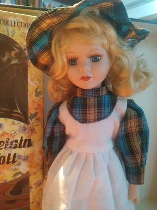 Muñeca de porcelana nueva
