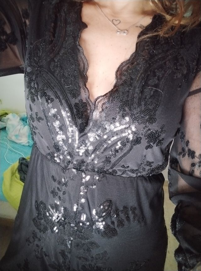 Mono de fiesta negro con brillos