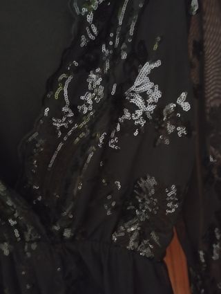 Mono de fiesta negro con brillos