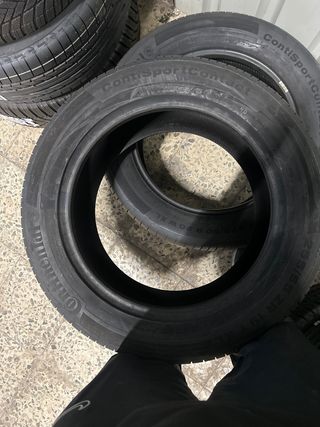 Neumatico 255/55R19 Continental
