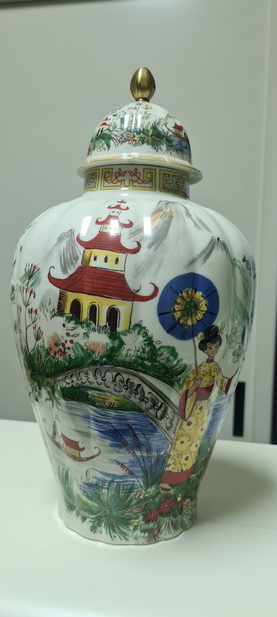 Anfora in porcellana