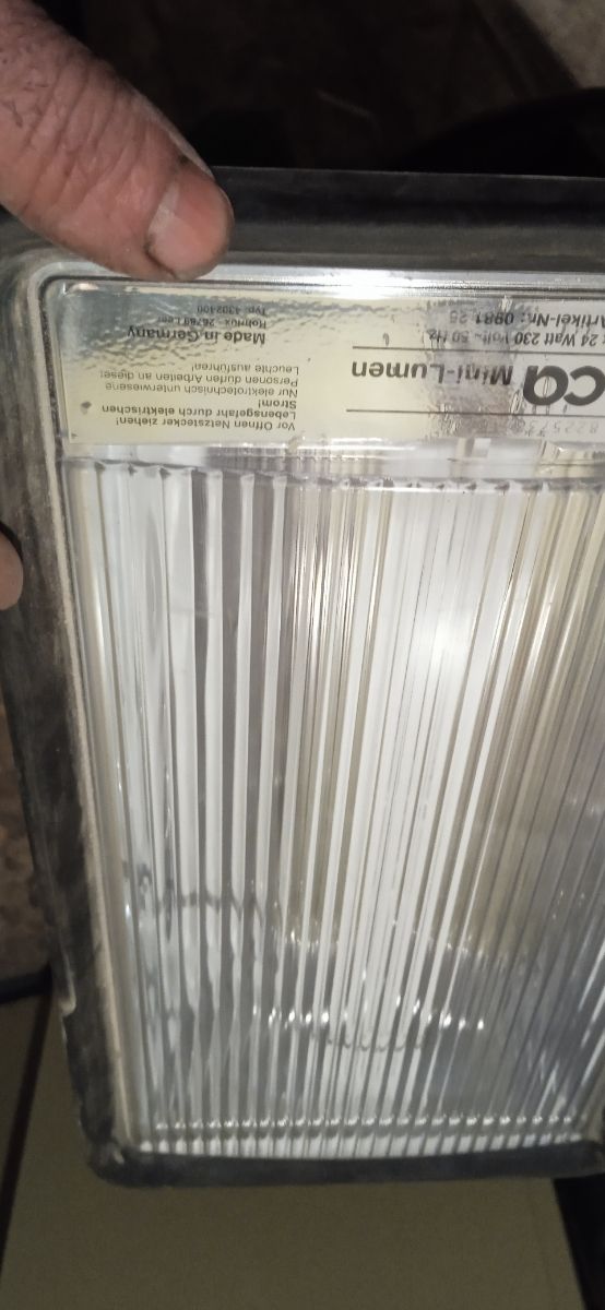 Foco eléctrico. Con enchufe