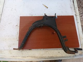 Patilla caballete aerox