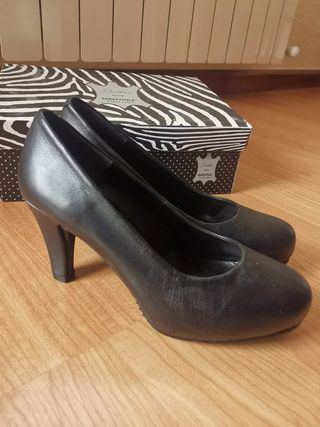 Zapatos negros de tacón