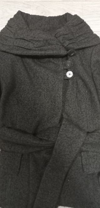 Chaquetón negro de Zara