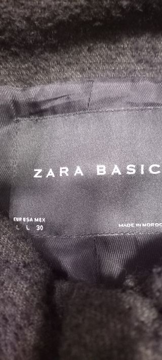 Chaquetón negro de Zara