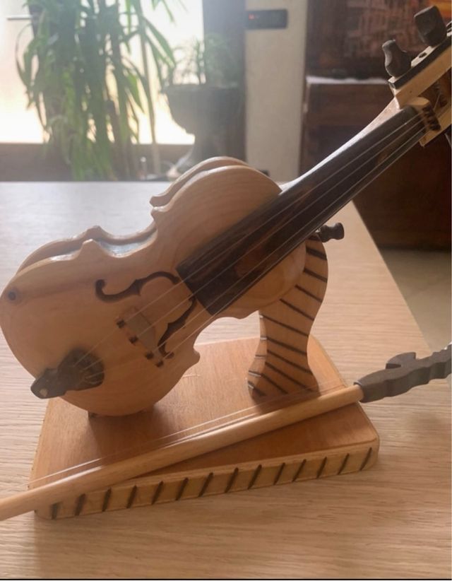 violino in legno fatto a mano