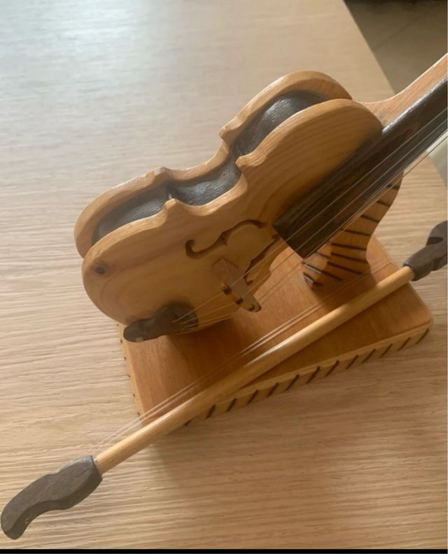 violino in legno fatto a mano