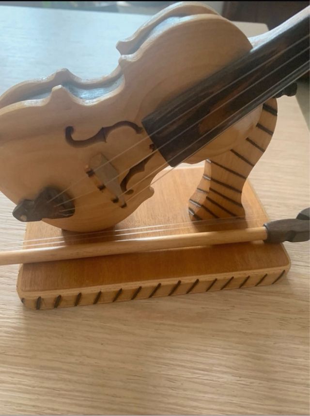 violino in legno fatto a mano