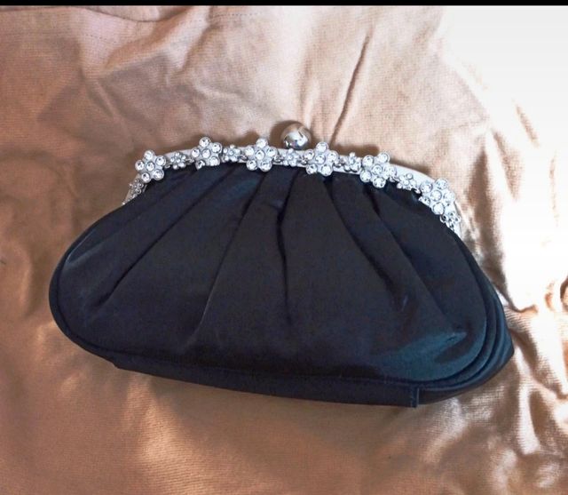 Pochette nera in raso