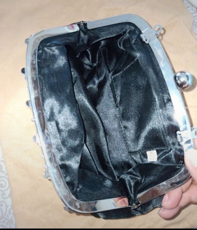 Pochette nera in raso