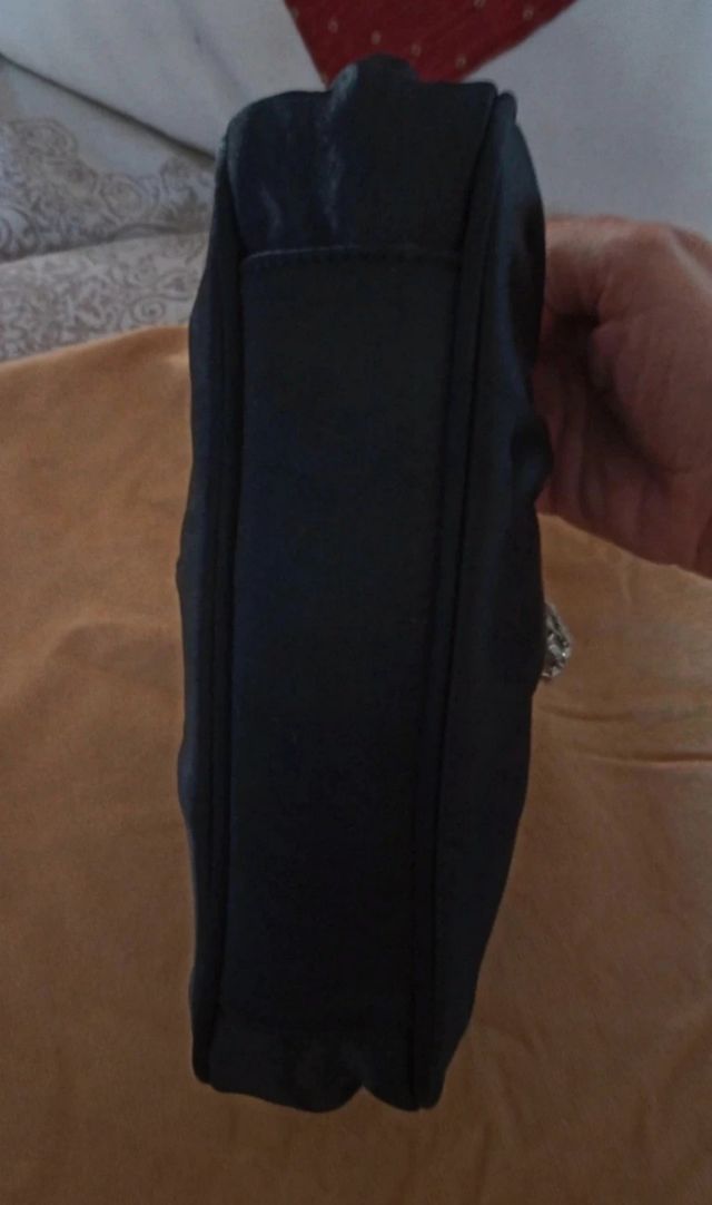 Pochette nera in raso