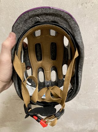 CASCO de BICI marca ABUS para NIÑO / NIÑA, UNISEX.