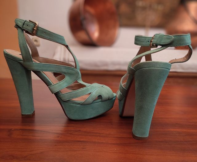 Sandalias de tacón verde agua de segunda mano por 10 EUR en