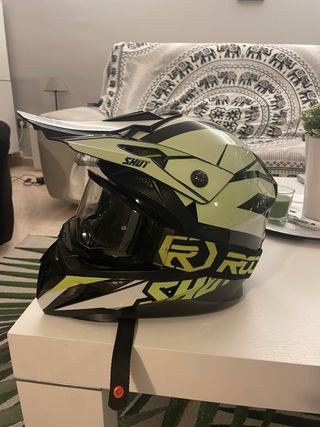 Casco de motocross con gafas