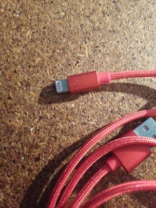Cable USB rojo