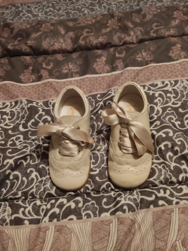 Zapato beige andarines talla 24